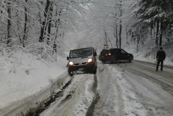 Téli körülmények között zajlik a közlekedés Máramarosban és Beszterce-Naszód megyében
