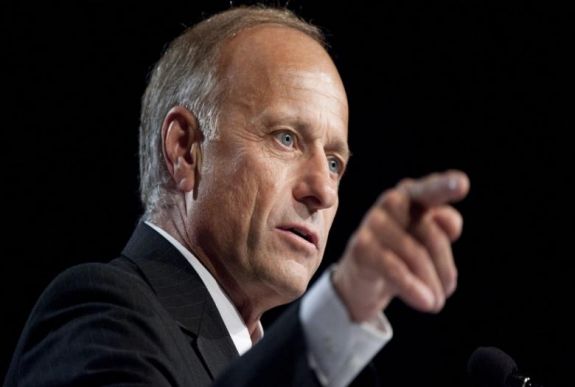 Rasszista kijelentései miatt kizártak egy amerikai képviselőt a kongresszusi bizottságokból