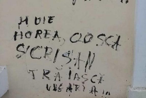 Összemázolták az Avram Iancu emlékházat Marosvásárhelyen