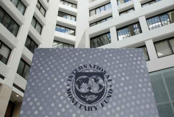 Rontott világgazdasági növekedési előrejelzésén az IMF