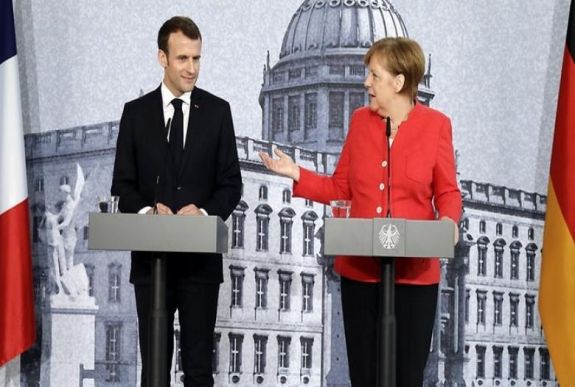 Aláírták a német-francia kapcsolatokat szorosabbra fűző szerződést