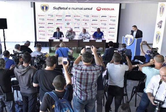 Sok pénzt tenne az újságírók zsebébe ez a törvénymódosítás