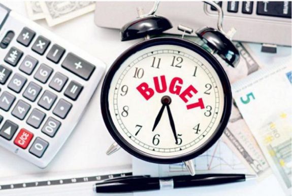 Fitch: Romániában az államháztartási hiány jövőre is meghaladja a 3 százalékot