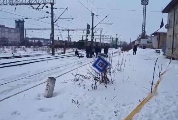 Kiugrott a mozgó vonatból, meghalt a 16 éves fiatal