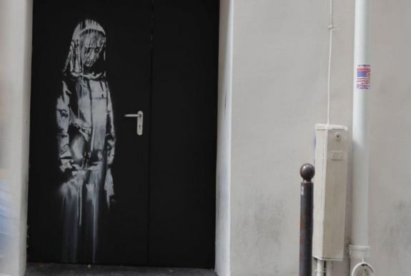 Ellopták Banksy graffitijét, amivel a párizsi terrortámadás áldozataira emlékezett