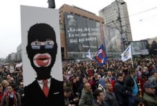 Öt hete tüntetnek az ellenzékiek Belgrádban 