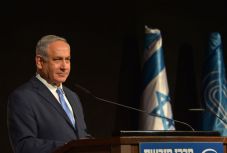 Netanjahu halasztást kér korrupciós ügyeinek „kiteregetésében”