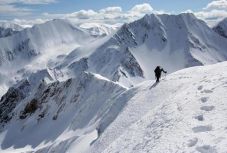 Kétméteres a hóréteg a romániai hegyekben – nagy a lavinaveszély