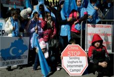 Kína megtartja „átnevelőtáborait”