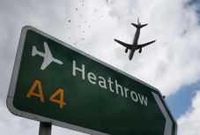 Újraindult a forgalom a drón észlelése miatt leállított londoni Heathrow reptéren