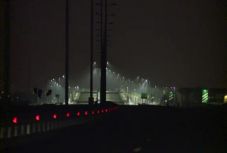 Kínos: tolvajok miatt sötétbe borult a frissen átadott városi autópálya