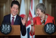 Theresa May: a Brexit nagy lehetőségeket kínál a brit-japán kereskedelem fejlesztésére