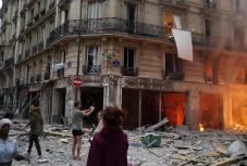 FRISSÍTVE - Nagy erejű robbanás történt Párizs belvárosában, négyen meghaltak