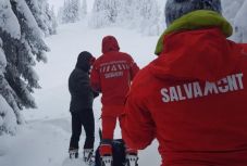 Eltévedt két turista a hegyekben