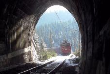 Fény az alagút végén? Itt tart most az erdélyi vasúthálózat korszerűsítése