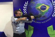 A brazil elnök megkönnyítette a fegyvervásárlást