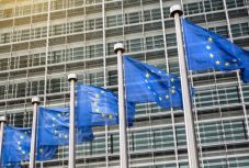 Európai Bizottság: lehetséges a brit kiválás határidejének meghosszabbítása