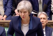 Theresa May: a brit kormány nem állítja le a Brexit-folyamatot
