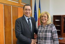 Victor Ponta magához édesgette Corina Crețu EU-biztost