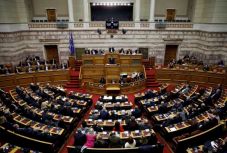 Bizalmat kapott a görög kormány a macedóniai névvitában