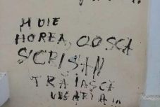 Összemázolták az Avram Iancu emlékházat Marosvásárhelyen