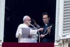 Okostelefonos ima-alkalmazást indított el Ferenc pápa