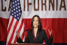 Újabb demokrata politikus jelentette be indulását a 2020-as amerikai elnökválasztáson