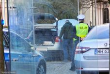 Személykocsi ütközött a varsói államfői palotának