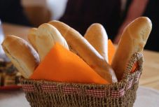 Minőségi kifliket kaphatnak az iskolások újabb három Hargita megyei településen