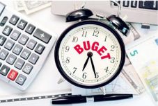 Fitch: Romániában az államháztartási hiány jövőre is meghaladja a 3 százalékot