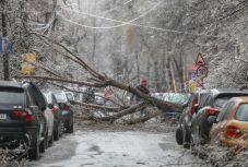 Tizenhat megyét és Bukarestet sújtotta szombaton a rossz idő 