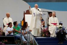 Ferenc pápa kifakadt azokra, akik megbélyegzik a migránsokat