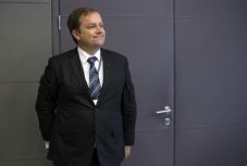 Egy futár öngyilkossága miatt mondott le a szlovén kulturális miniszter