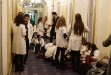 MOGYE-ügy diákszemmel: „Tanulni akarunk ezen az egyetemen, de nem ilyen feltételek között”