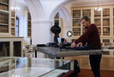 Így szól, amikor egy DJ-t beengednek a Teleki Téka évszázados falai közé