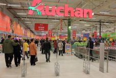 Óriási bírságot kapott Romániában az Auchan, a Carrefour és a Cora