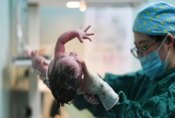 Kínai nők százai fizettek azért, hogy az Egyesült Államokban szülhessenek