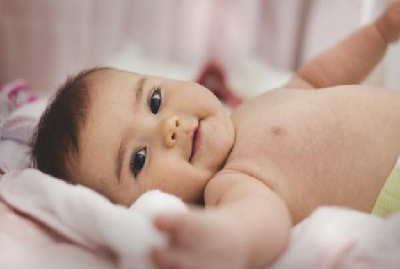 Már hat hónapos kisbabáknál megmutatkoznak a kétnyelvű környezet előnyei