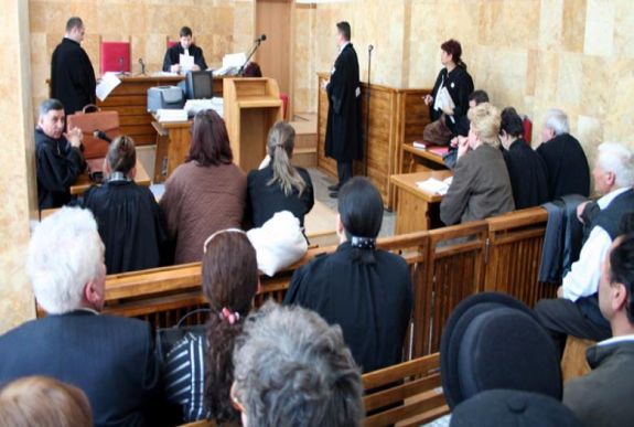 Hallgatólagosan „átcsúszott” az a törvénytervezet, amely anyanyelvhasználatot biztosítana a bíróságon