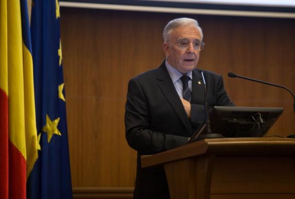 A jegybank elnöke hatalmasat ironizált a Roborral