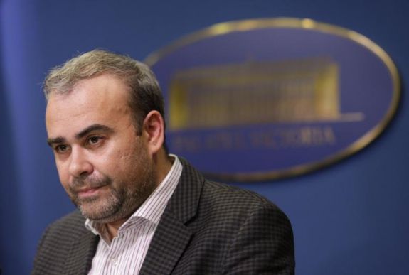 Így játszadozik a kormányfő gazdasági tanácsadója a hazai bankok tőzsdei részvényeivel