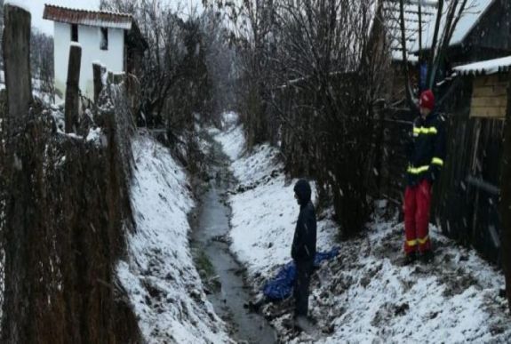Női holttestet találtak a Maros megyei Báldon a patakban