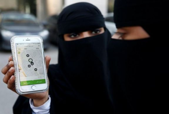 Alkalmazással követik feleségeiket a szaúdi férfiak