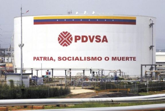 Venezuela: Guaidó az állami olajvállalat pénzeit térítette el