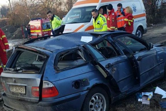 Ismét lezuhant egy autó egy aradi felüljáróról