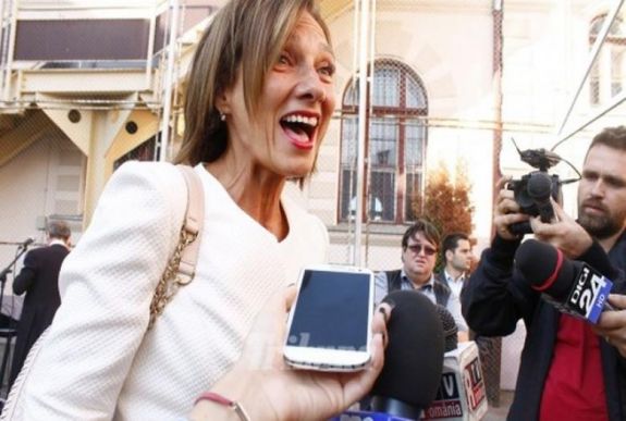 Kihallgatták a legfőbb ügyészségen Carmen Johannist