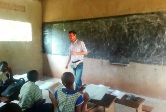 Kemencét raktak Ugandában – két kolozsvári önkéntes afrikai élményei