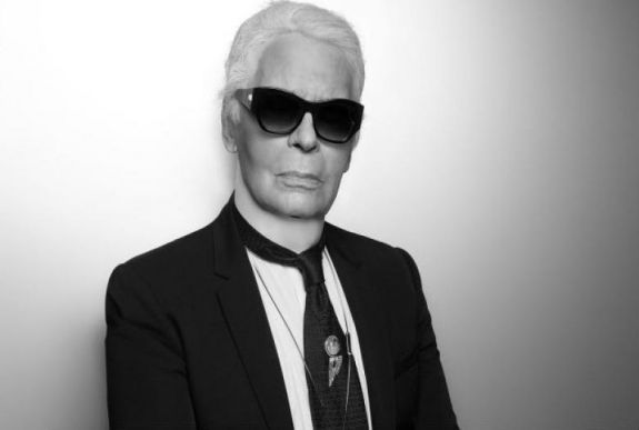 Meghalt Karl Lagerfeld divattervező
