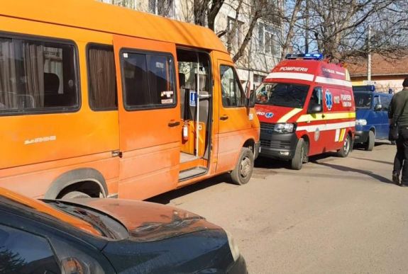 Kisbuszból kiesett kislány ügye: őrizetbe vették a sofőrt