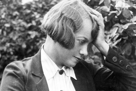 „Nemes apród” vagy egyedi művész? Csinszka verseskötetének szerkesztőjét kérdeztük